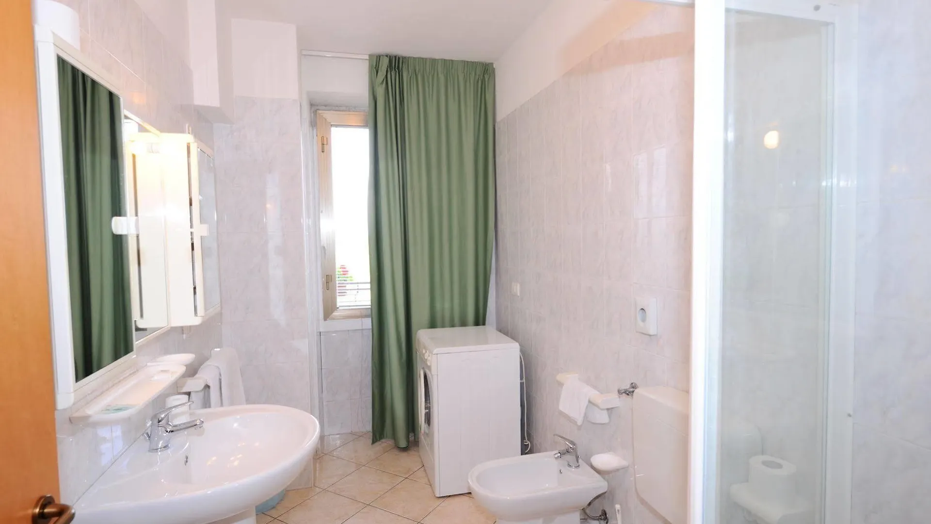 Master Camere Ed Appartamenti Lazise